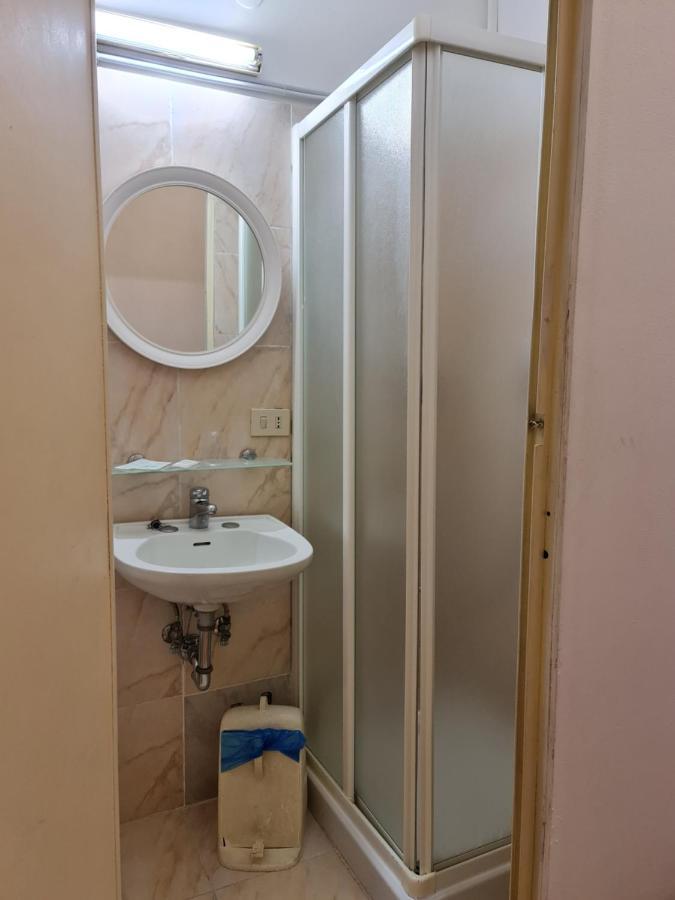 Camera Singola con Bagno Privato