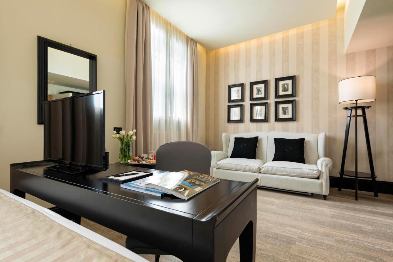 Superior Family Room,1246749952:JPEG