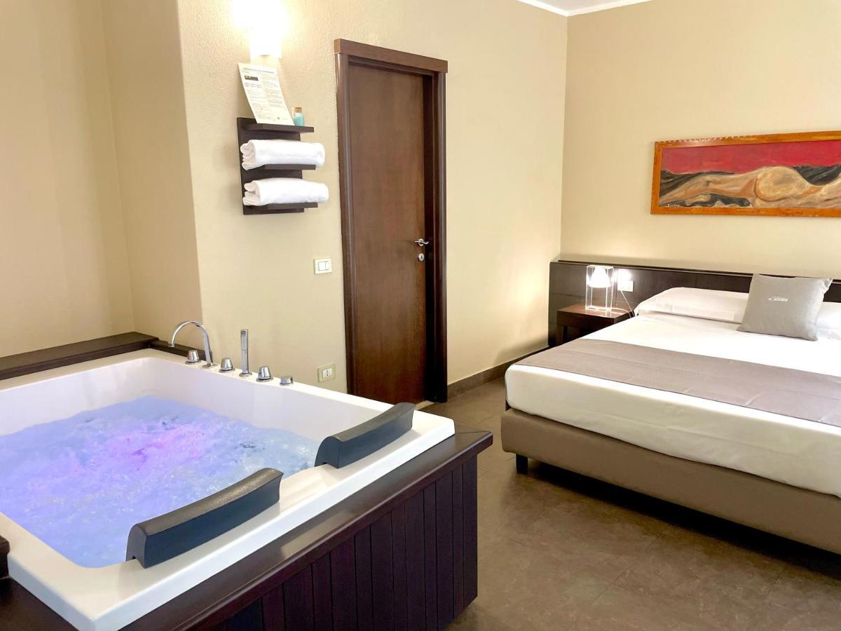 Deluxe Suite with Spa Bath,1249521316:JPEG
