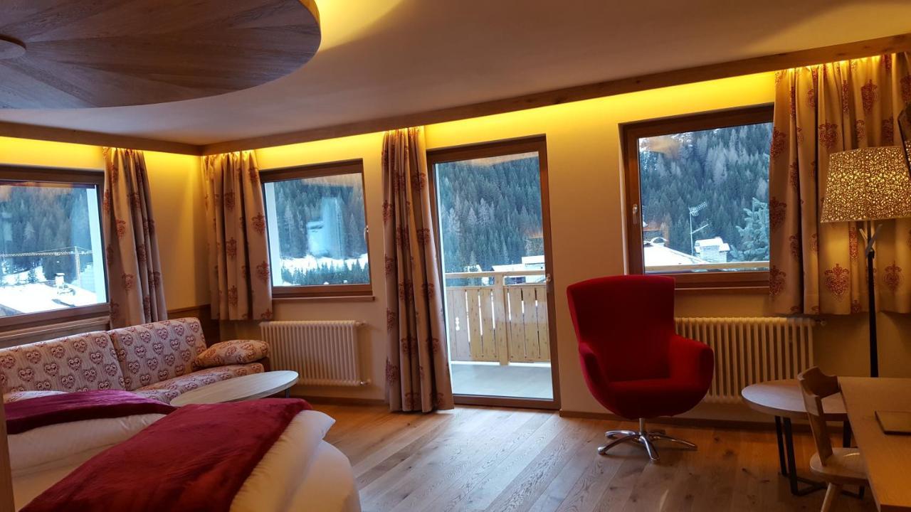 Suite,1261095361:JPEG