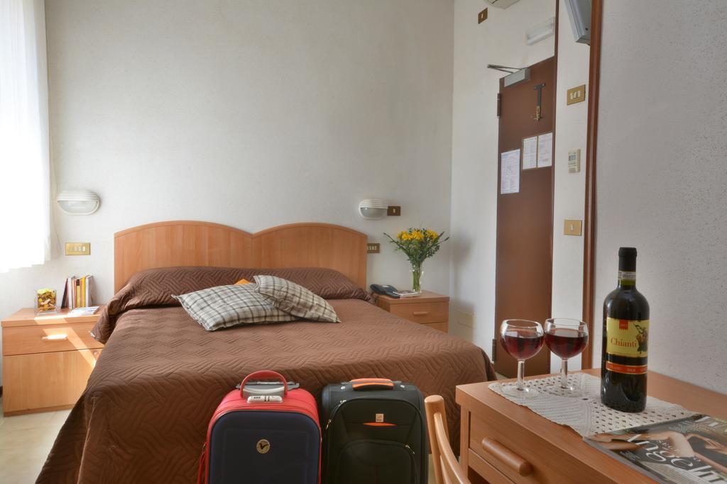 Single Room,127014669:JPEG