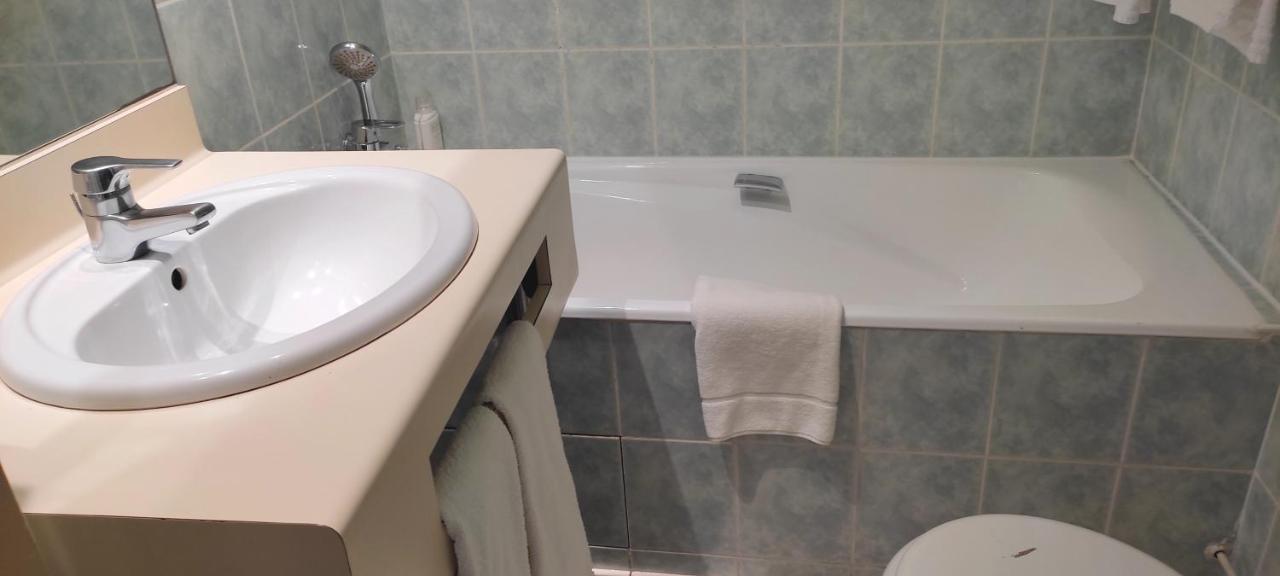 Twin Room,1270624384:JPEG