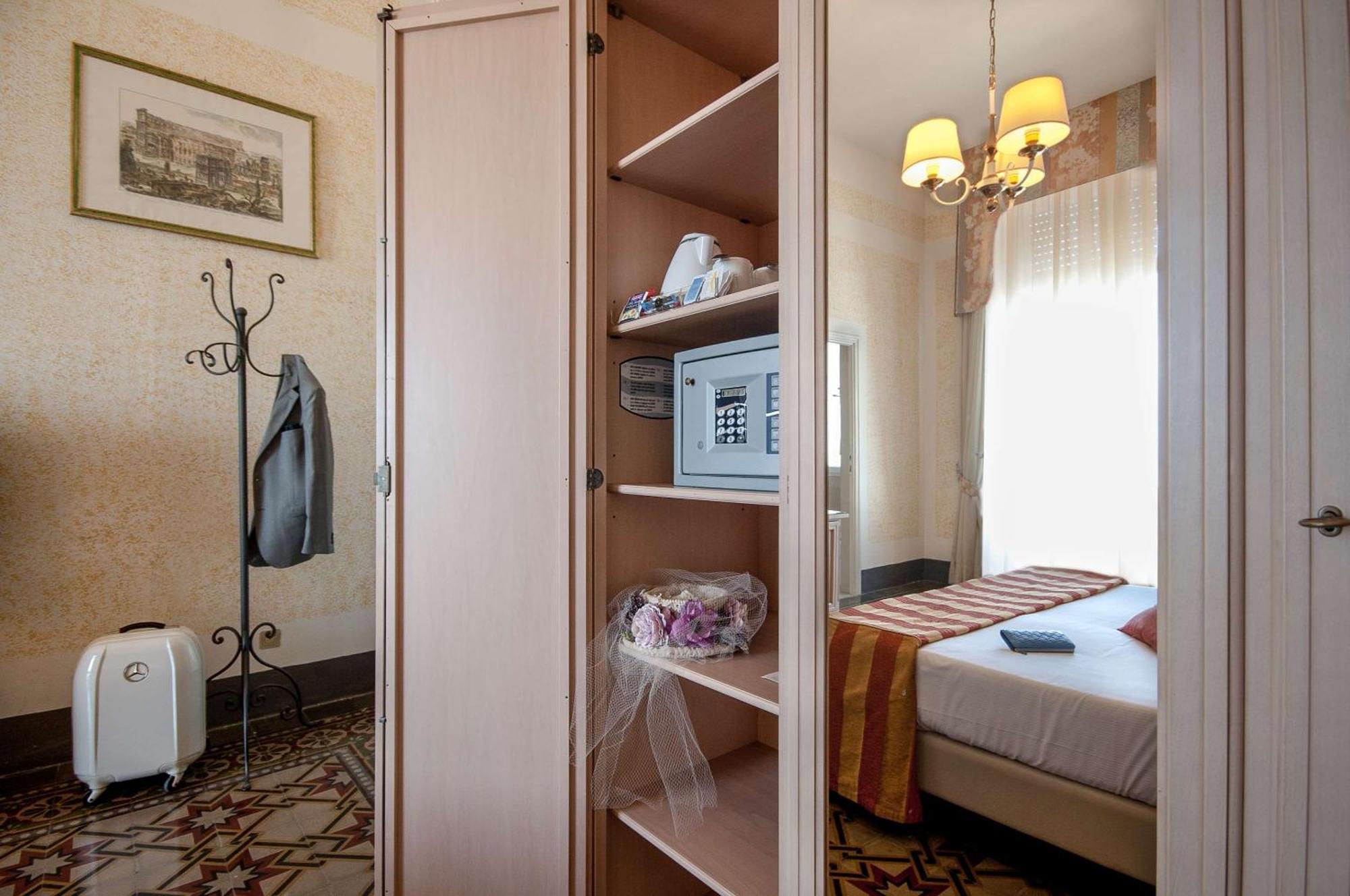 Double Room,141159834:JPEG