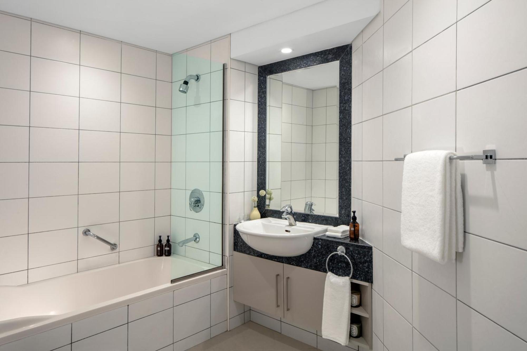 Two-Bedroom King Suite with Sea View,1277069965:JPEG