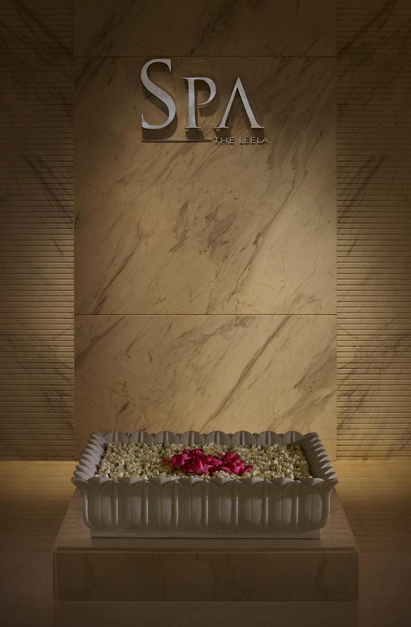Premier Double or Twin Room Pool View 11 Happy hours are from 5pm to 7pm at 6 degrees on selected brands on a session of Spa