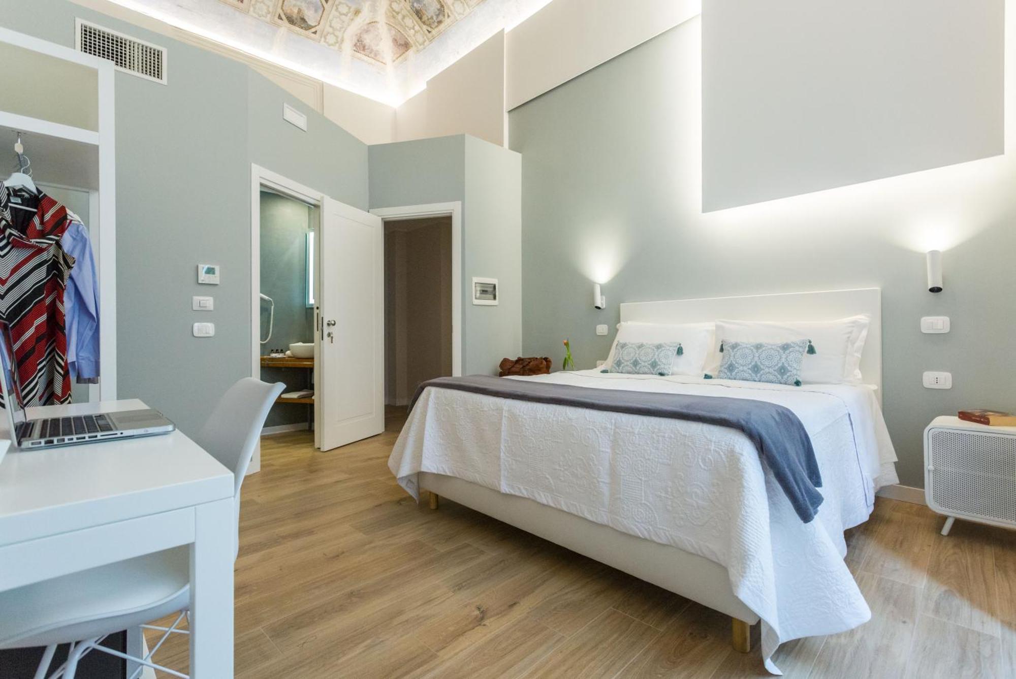 Deluxe Double Room with Balcony,1279706860:JPEG