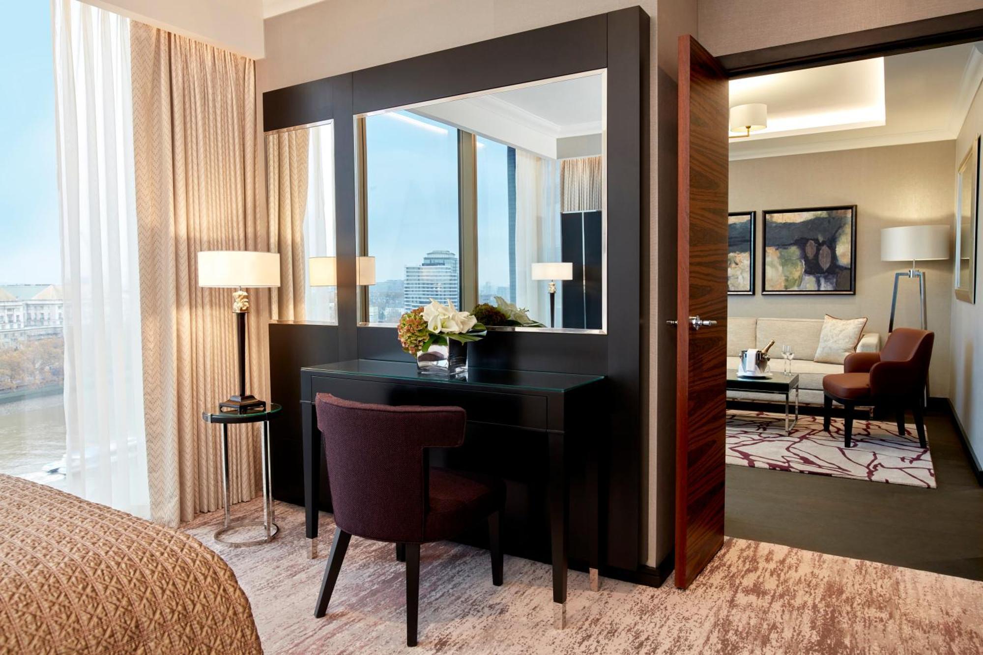 Executive Suite with Balcony and River View