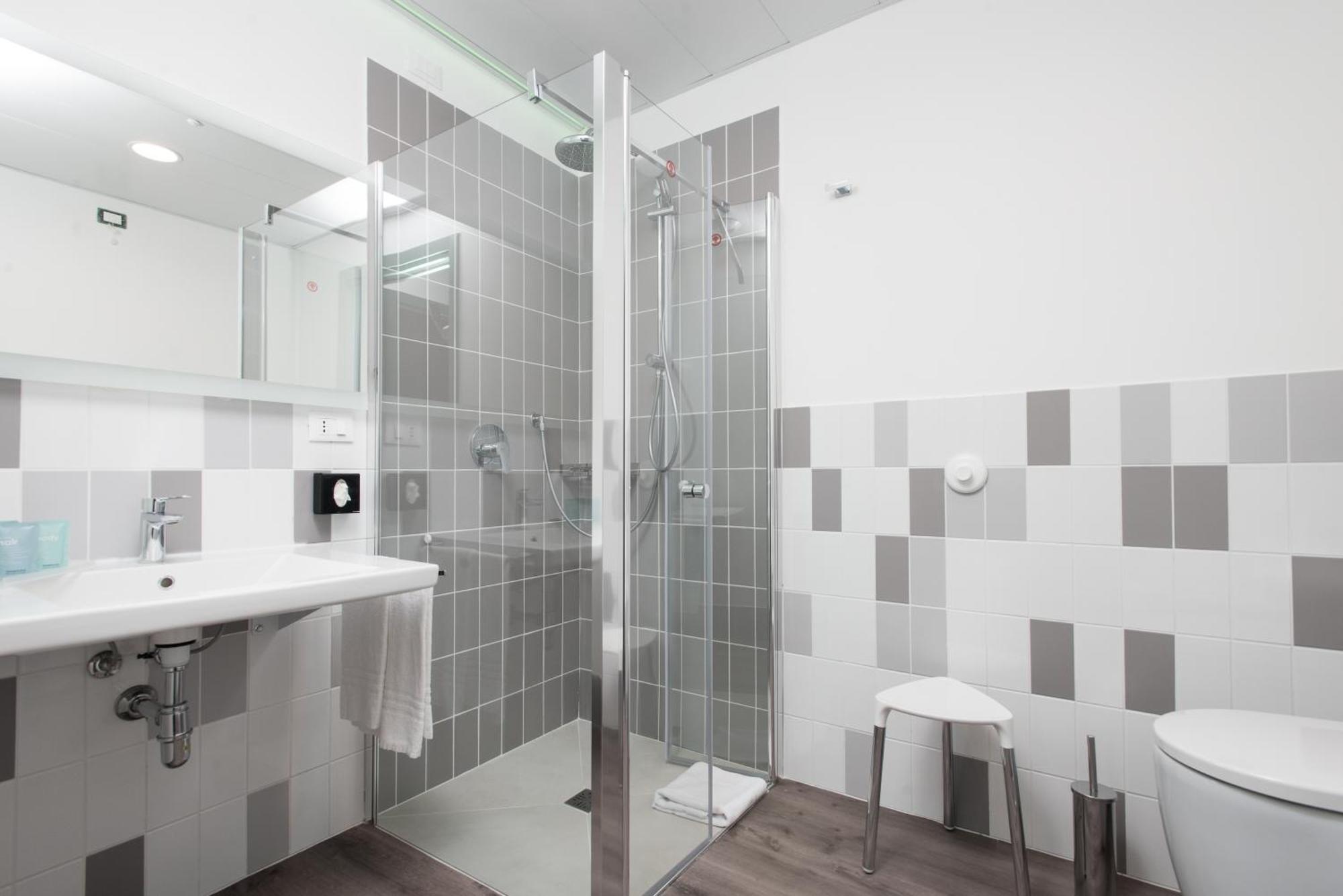 Double Room with Hot Tub with an internal view in the gallery,1284693553:JPEG