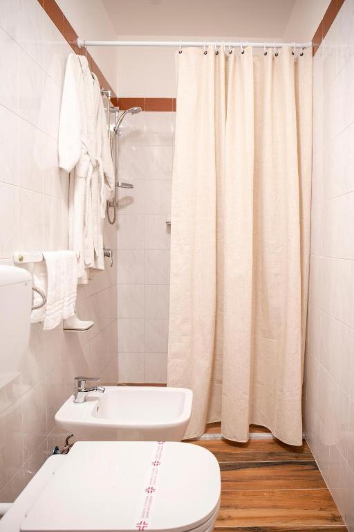 Double Room with Private External Bathroom,1291279822:JPEG