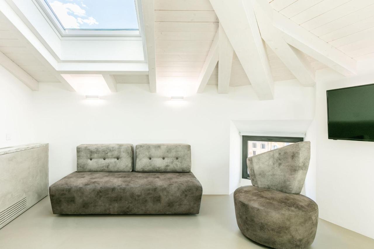 Suite,1593958489:JPEG