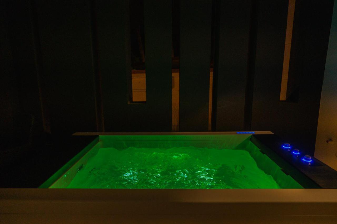King Room Spa Bath
