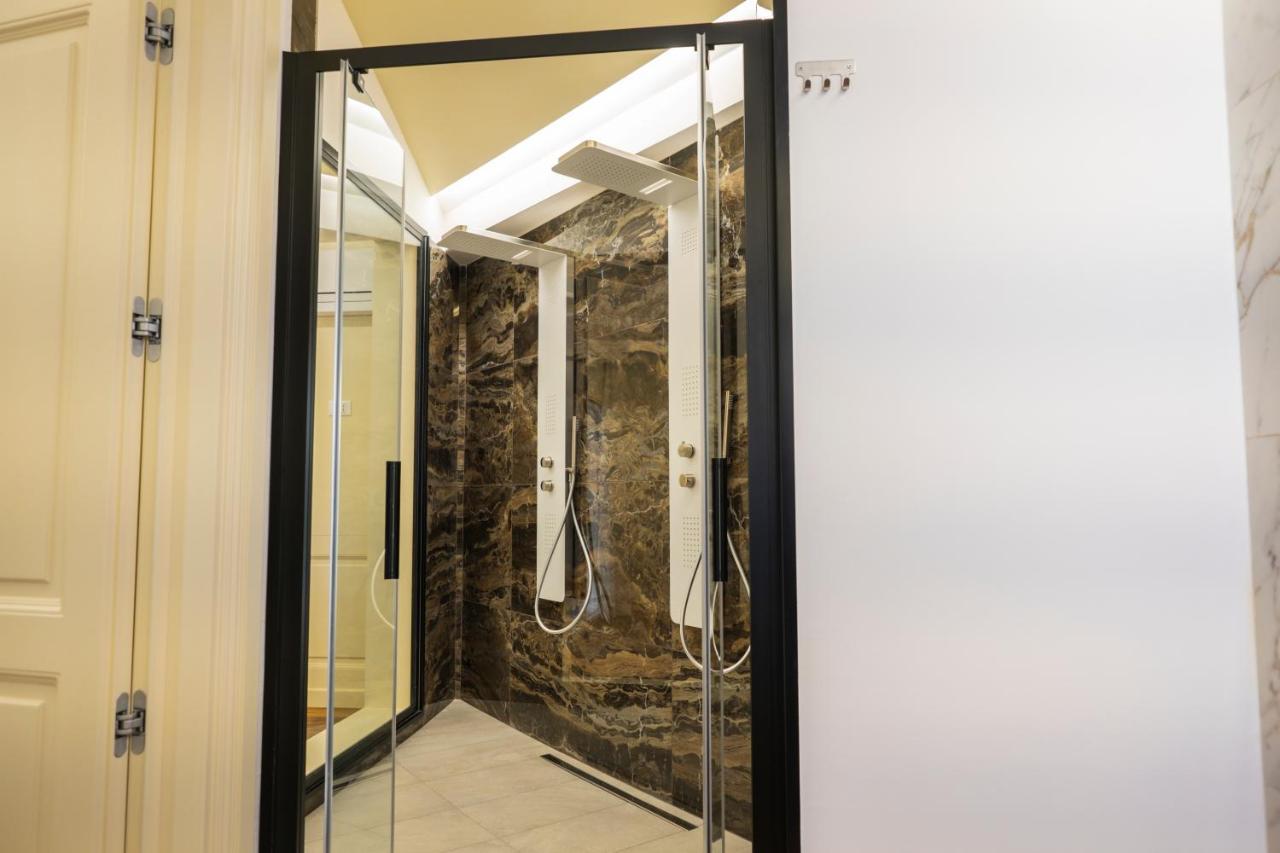 King Room Spa Bath