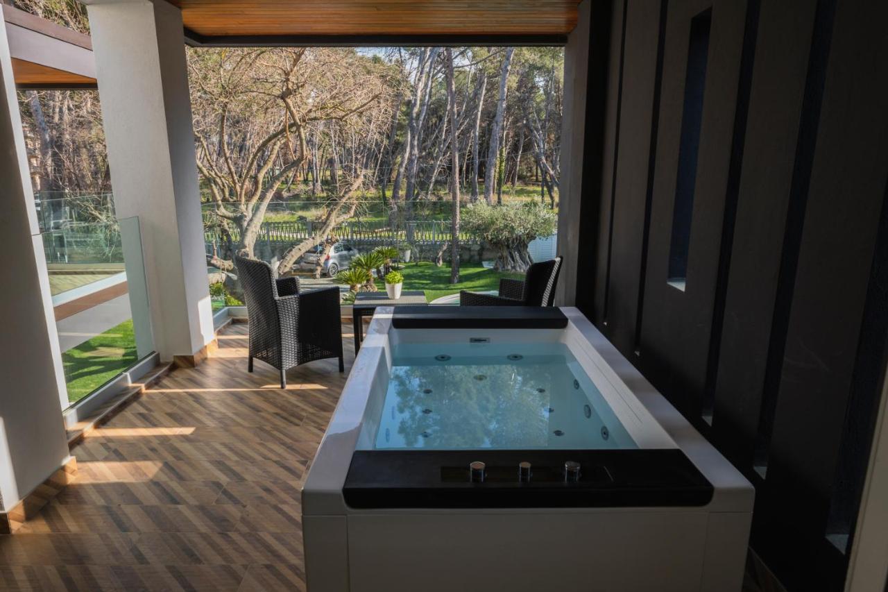King Room Spa Bath