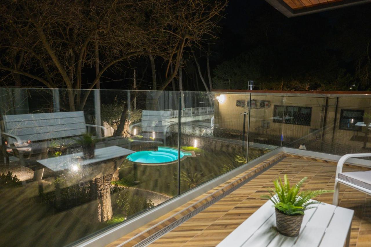Queen Room Pool View