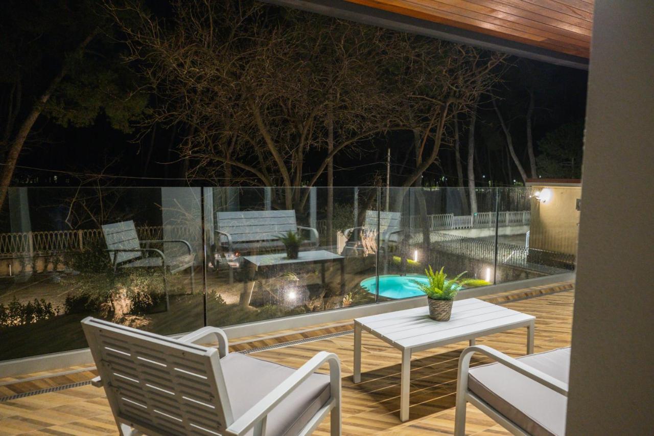 Queen Room Pool View