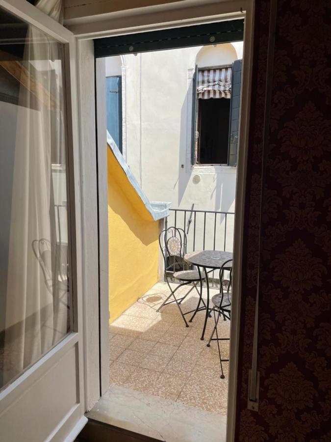 Piccola Camera Singola con Terrazza