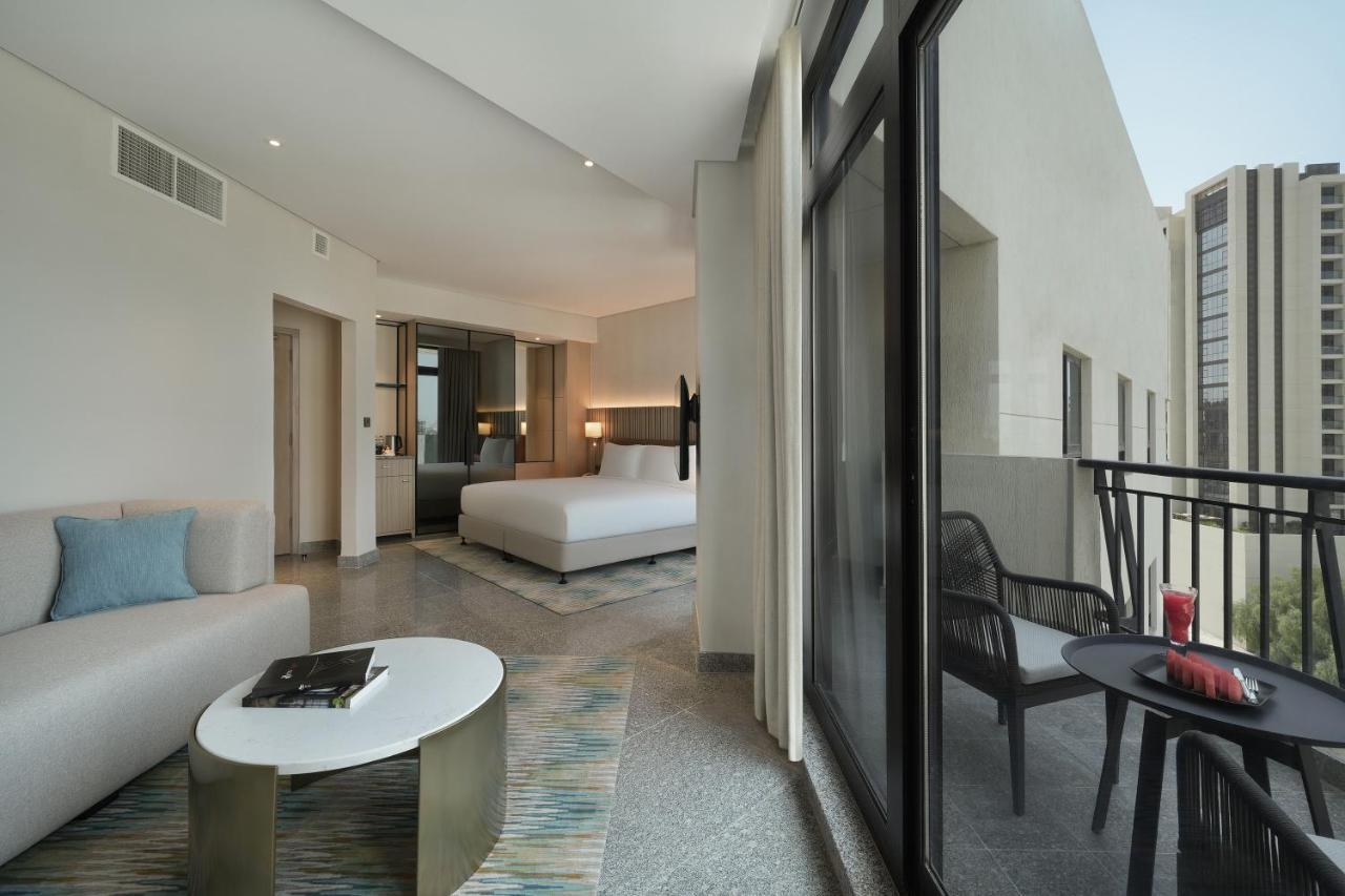 Spacious Room with Balcony - King Bed,1304878402:JPEG