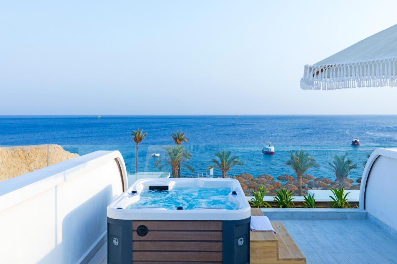 Junior Jacuzzi Suite Posh Club