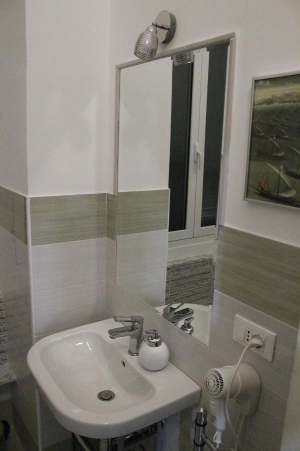 Camera Singola con Bagno Privato Esterno