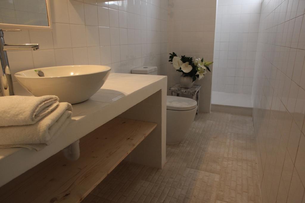 Camera Standard Doppia con Letti Singoli con Bagno in Comune e Balcone