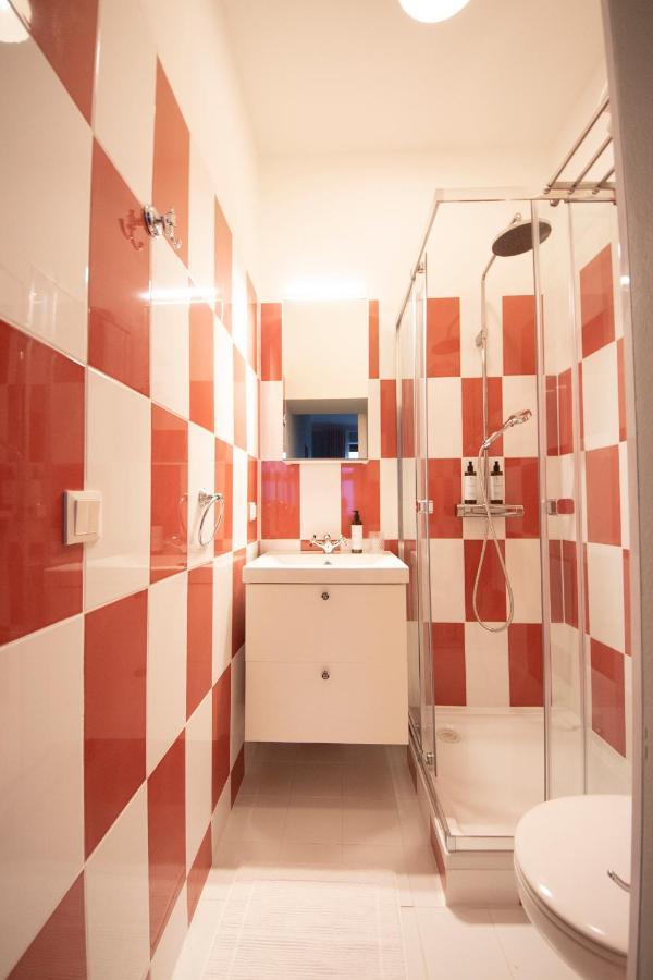 Double Room,1359549374:JPEG