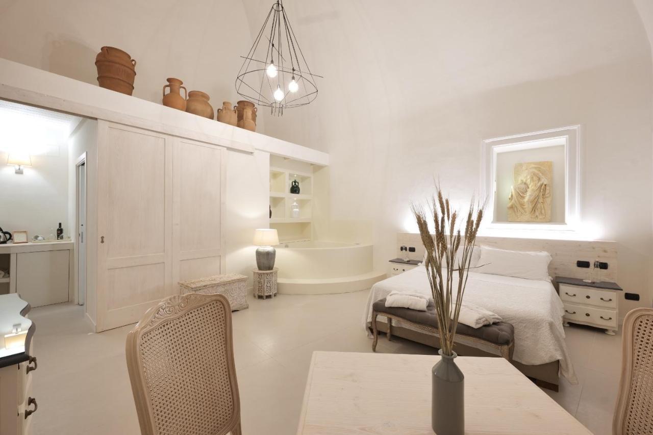 Suite with Balcony and Spa Bath,1363221857:JPEG