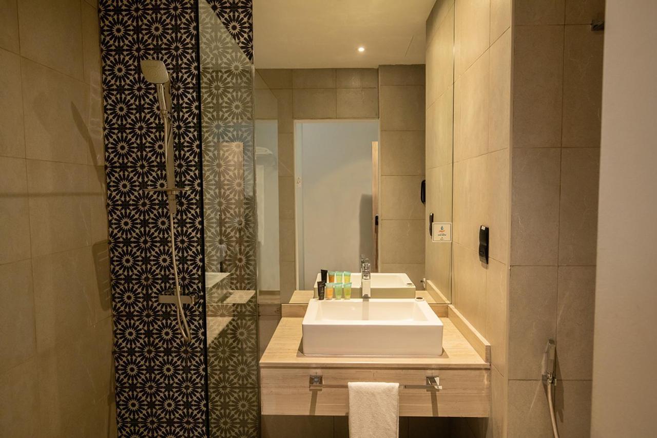 Deluxe Room King Bed with City View (includes 15% off F&B)