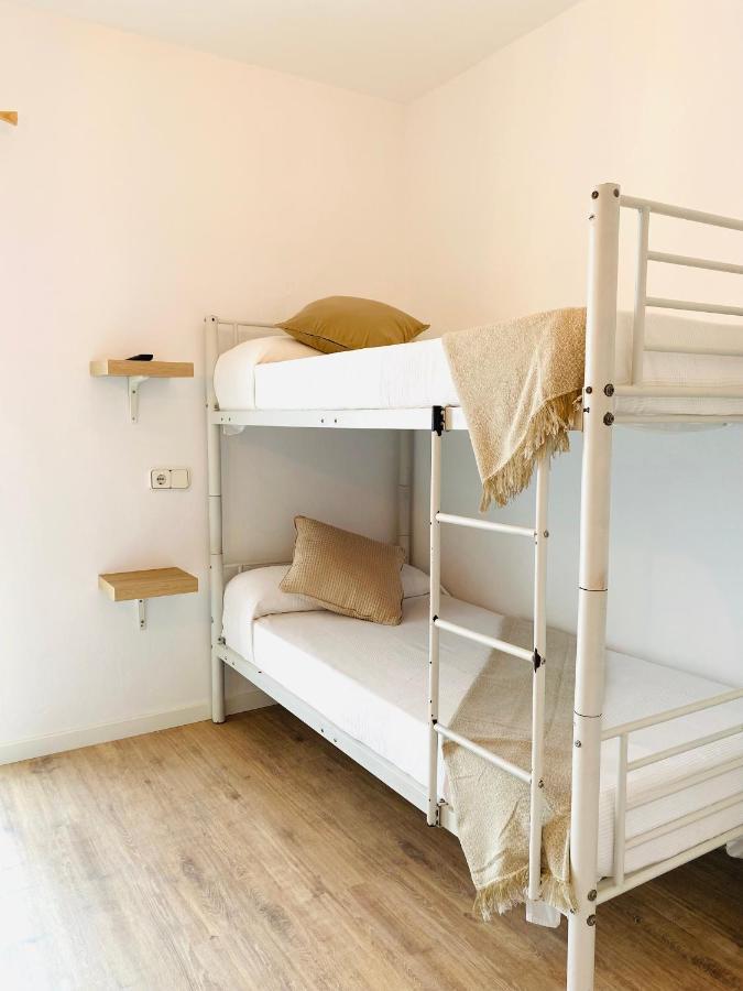 Camera Matrimoniale Standard con Letto a Castello e Bagno in Comune
