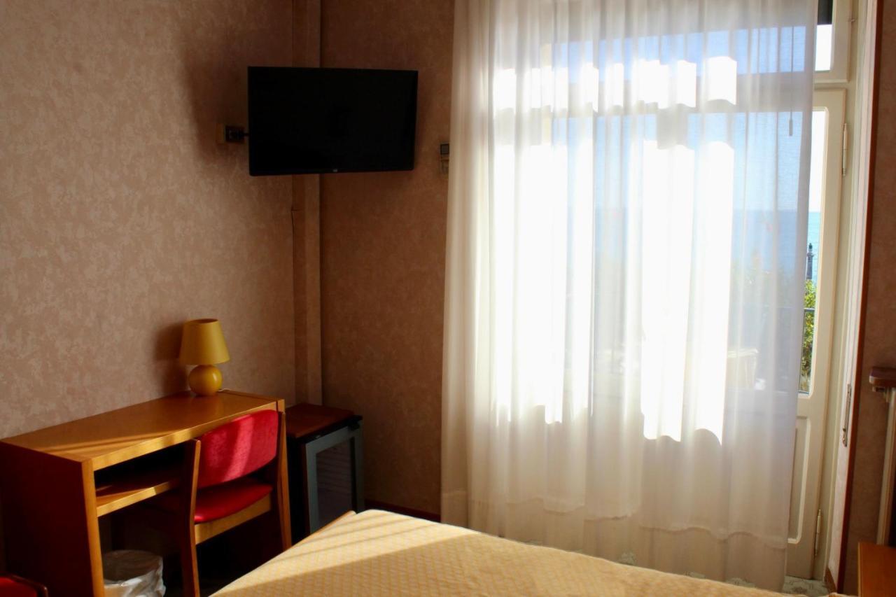 Double Room,1377739547:JPEG