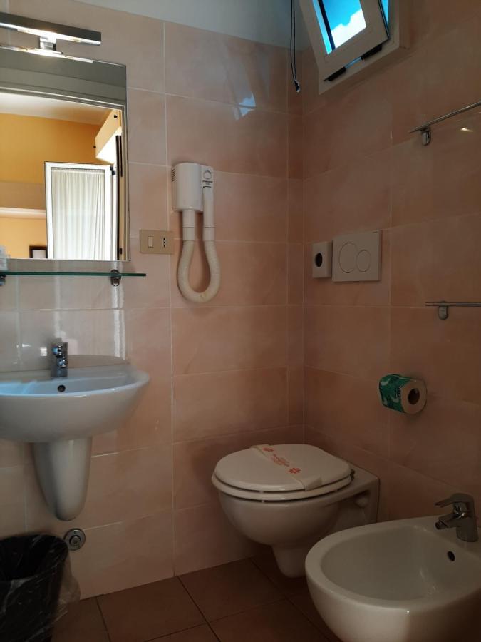 Family Room (2 Adults + 2 Children),1379280635:JPEG