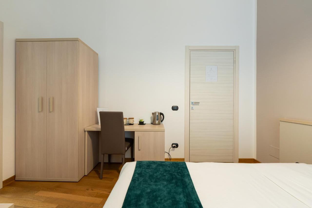Deluxe Double Room with Shower,1380660821:JPEG