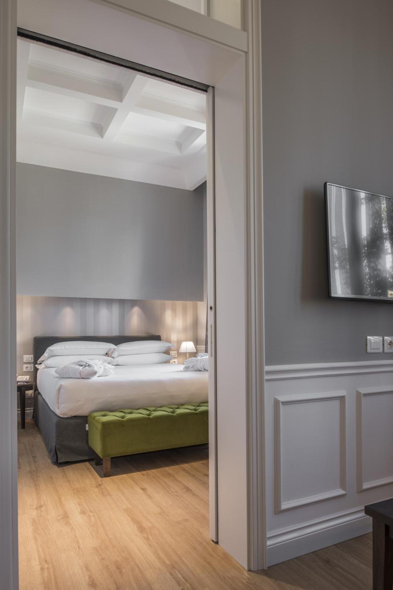 Junior Suite with View and Spa Access,1627202387:JPEG