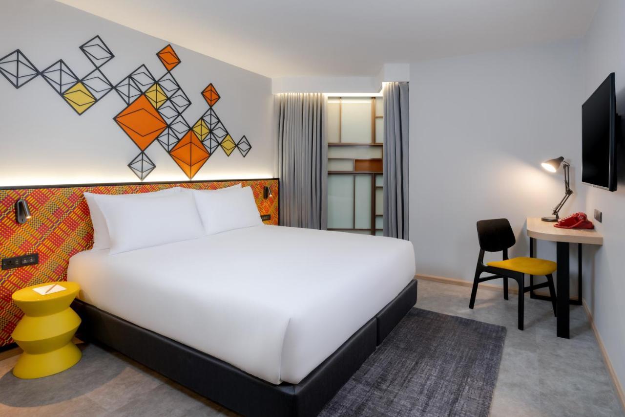 Premium King Room with Atrium View