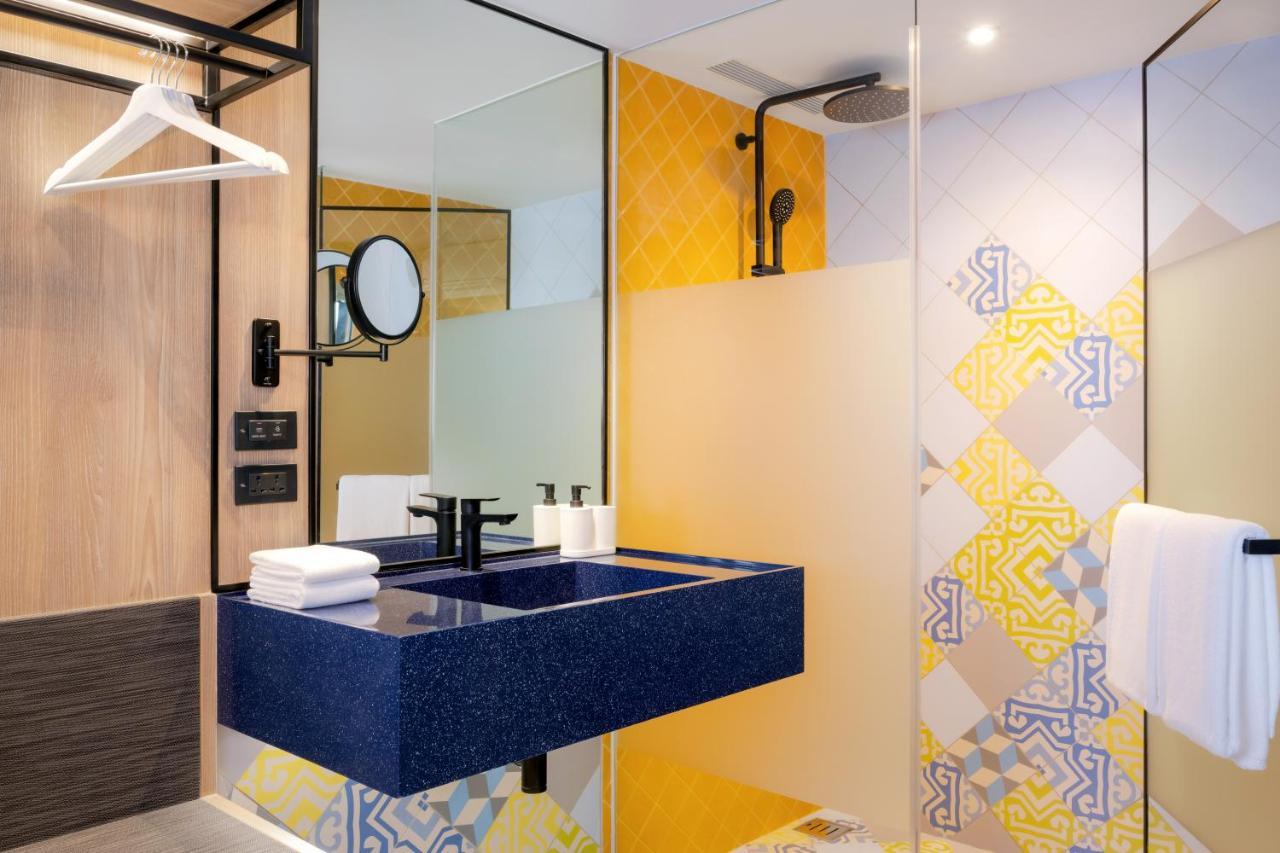 Premium Twin Room with Atrium View