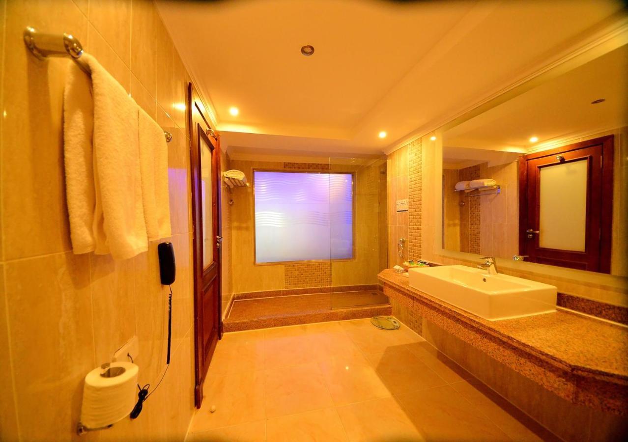 Swim Up Golden Triple Room Adults Only