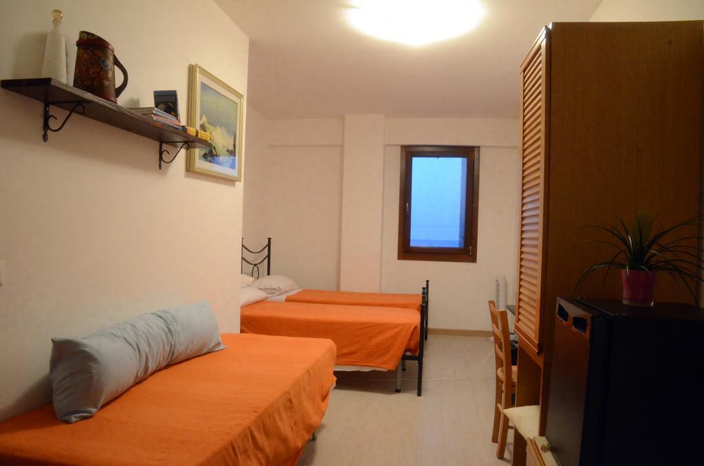 Camera Doppia con Letti Singoli con Bagno Privato