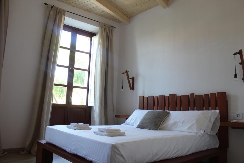 Small Double Room,910588744:JPEG