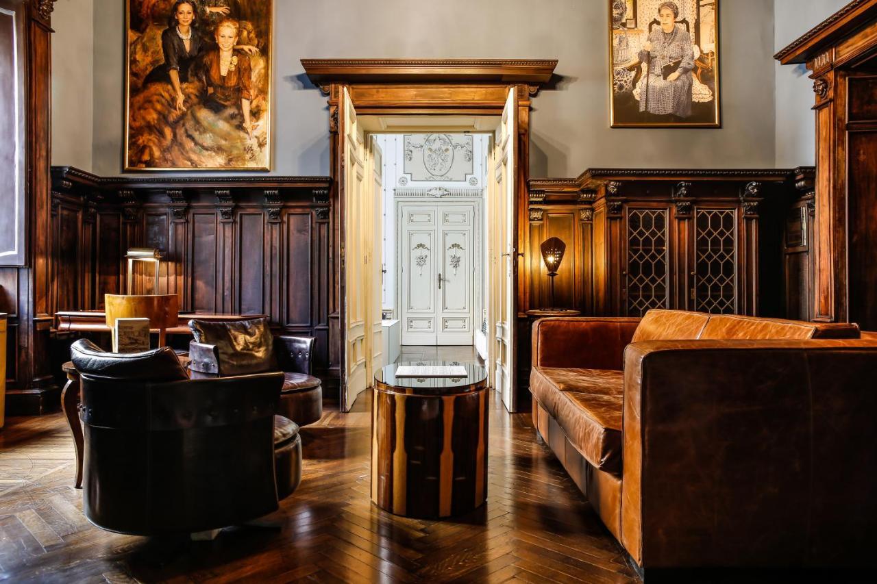 Camera Tripla