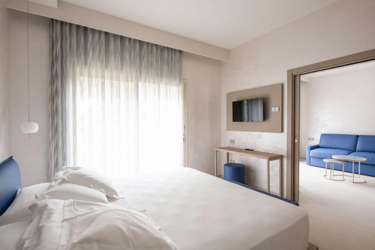 Presidential Suite with Partial Sea View,1414834947:JPEG