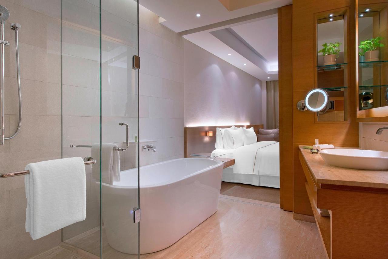 Large King Room with City View with 15% discount on Spa