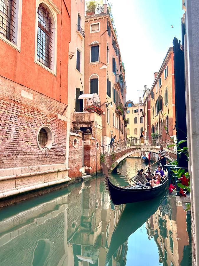 Camera Matrimoniale Superior con Vista Canale