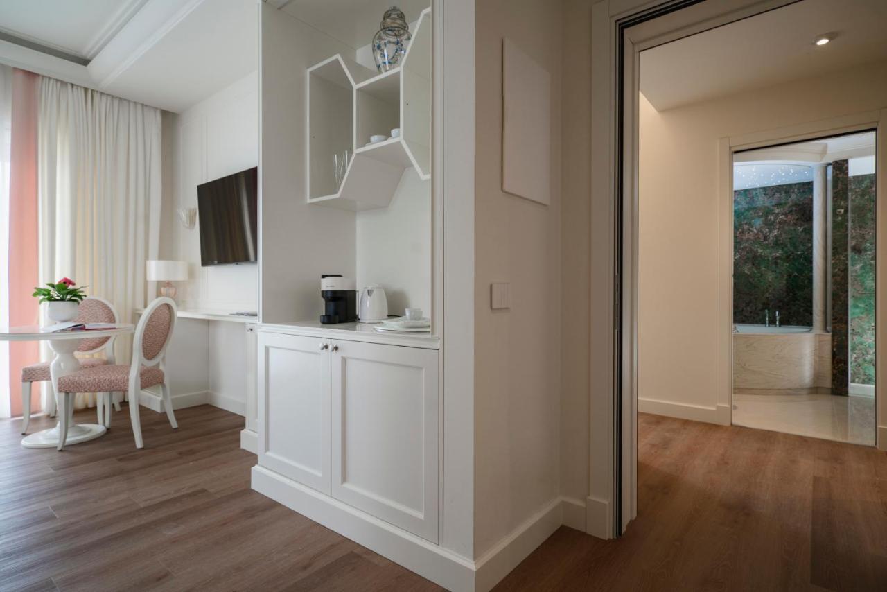 Suite with Sea View,1461676624:JPEG