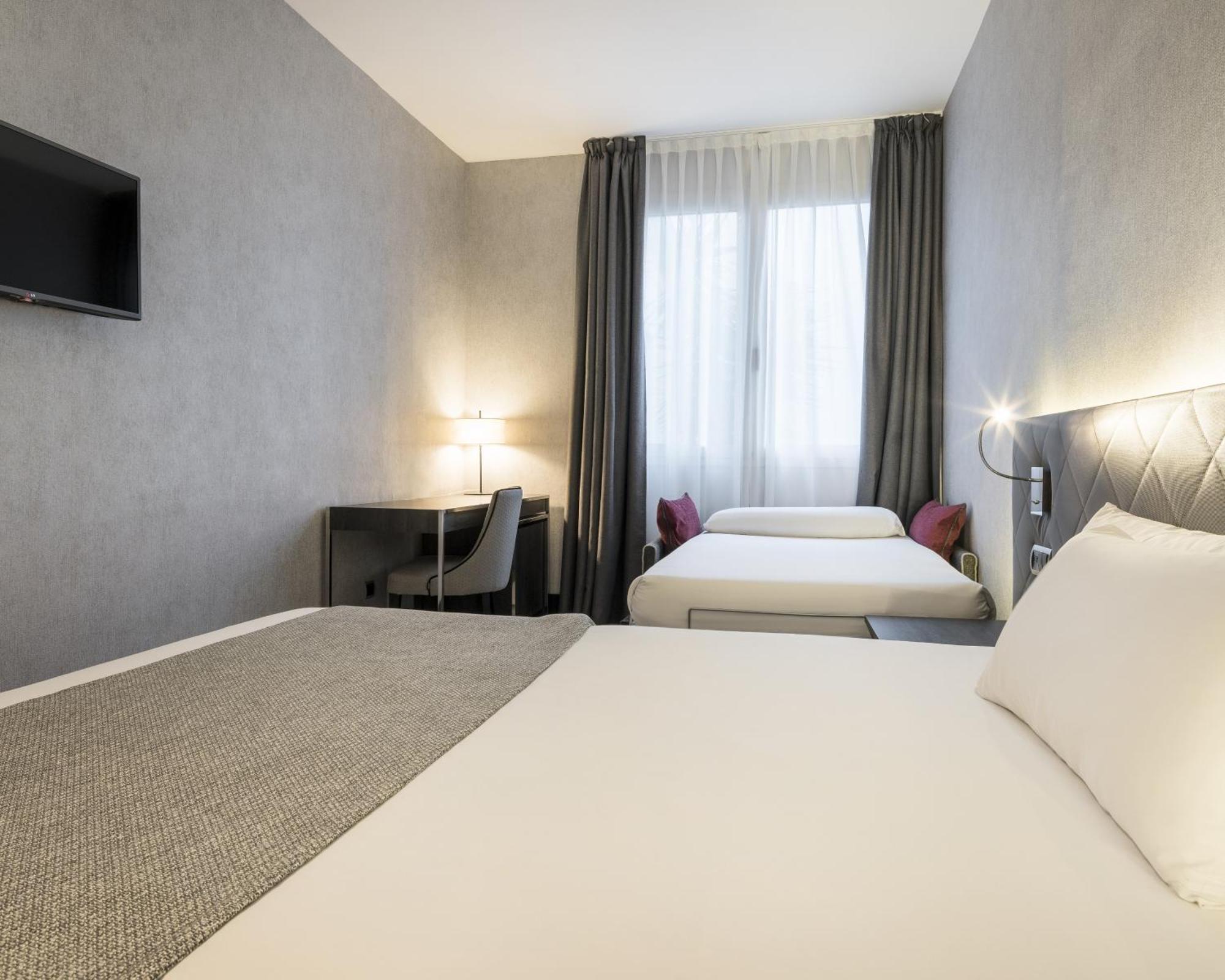 Camera Matrimoniale/Doppia con Letti Singoli con Letto Supplementare (2 Adulti + 1 Bambino)