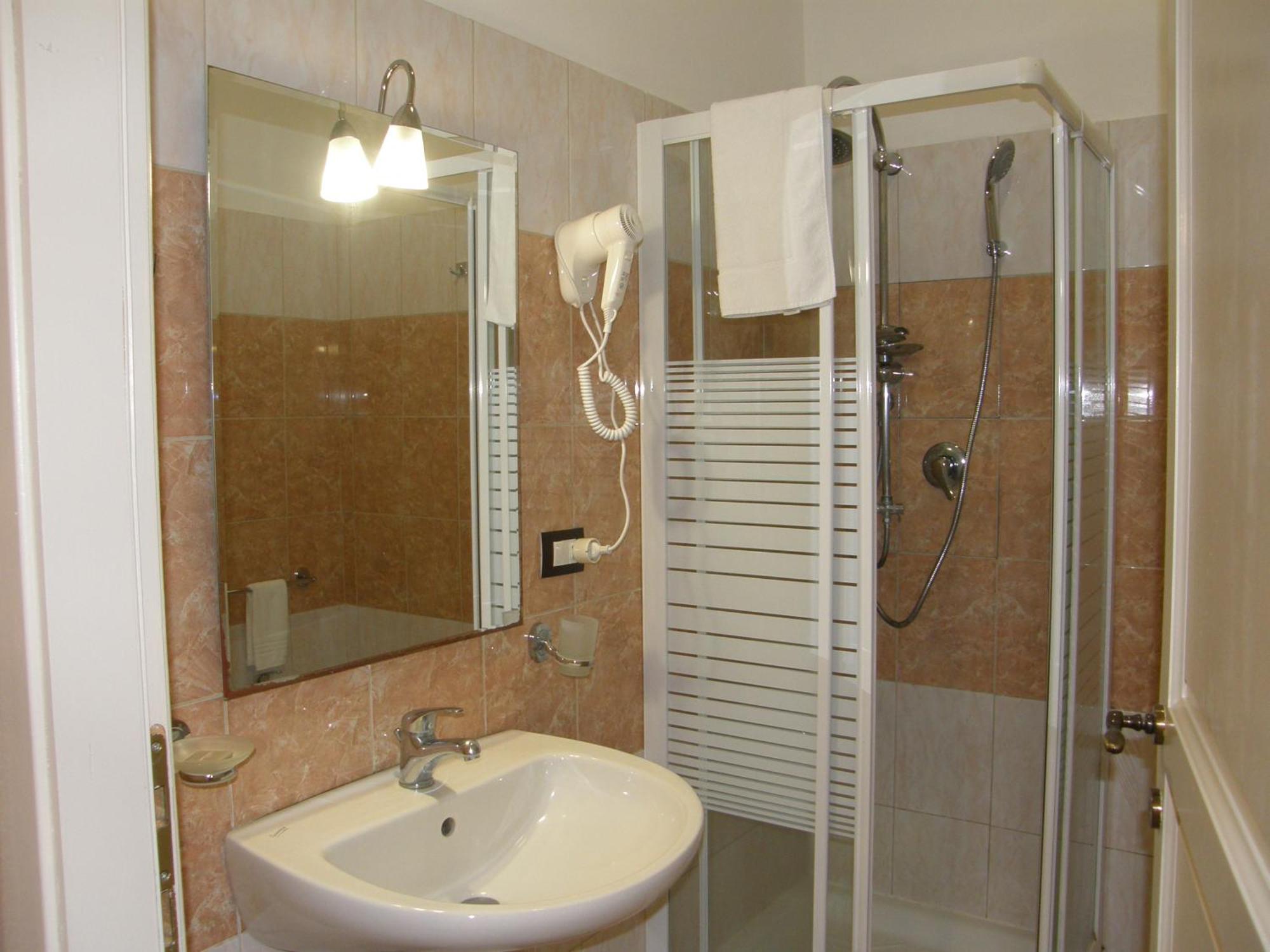 Camera Singola con Bagno Privato