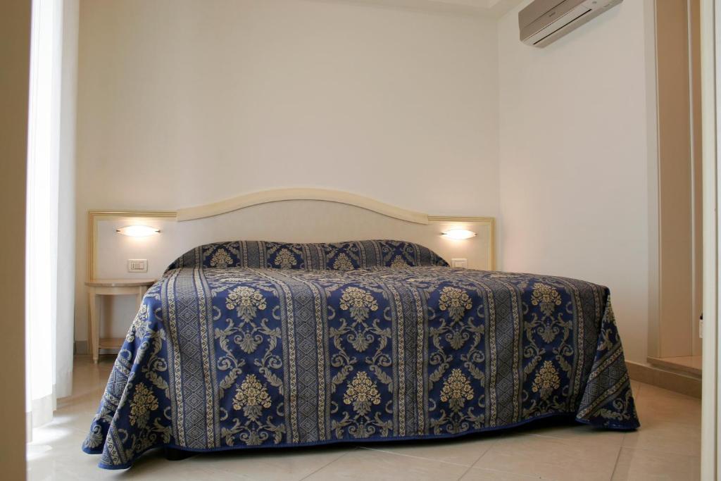 One-Bedroom Apartment,1580620883:JPEG