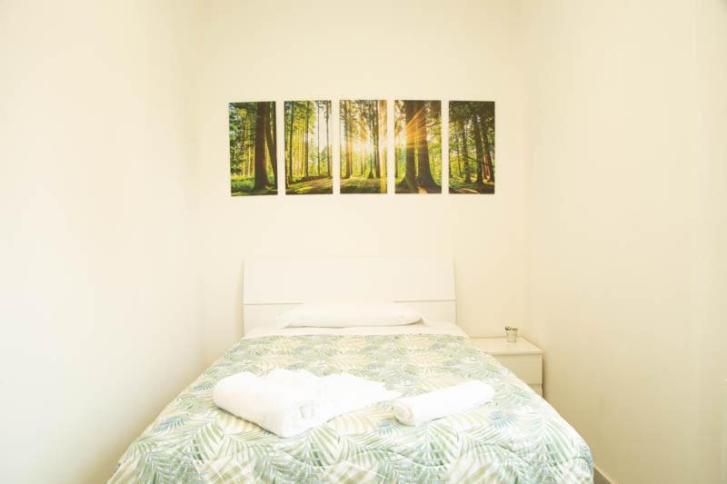 Single Room with Shared Bathroom,1463134762:JPEG
