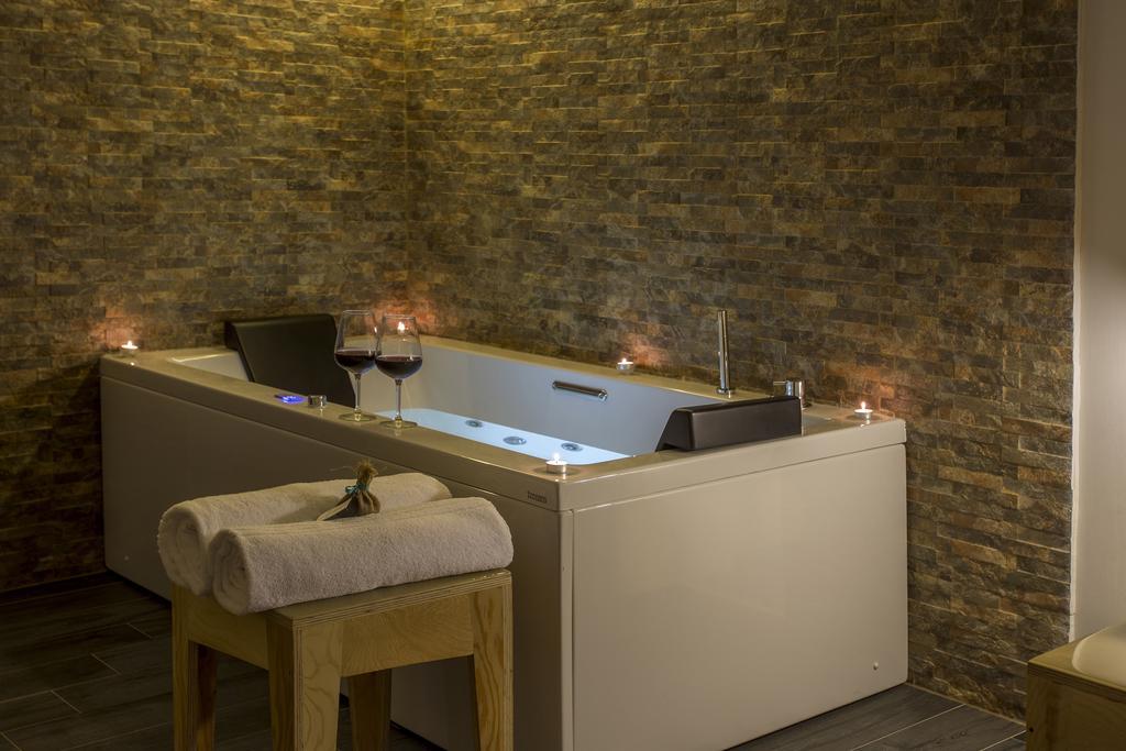 Deluxe Double Room with Bath,158840331:JPEG