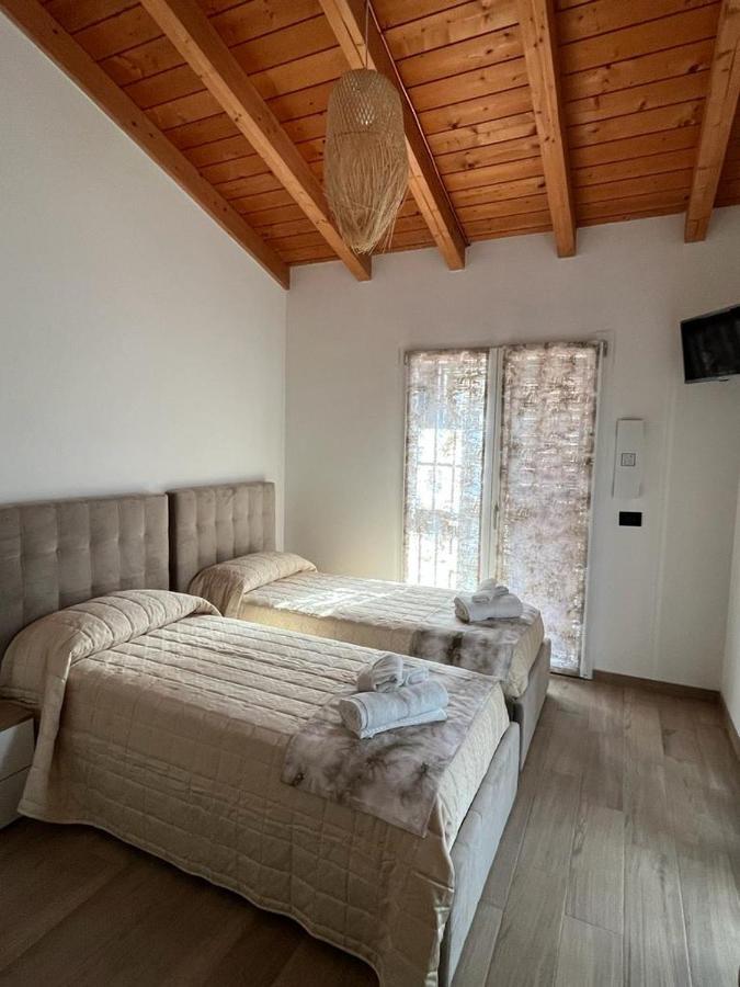 Twin Room,1469441216:JPEG