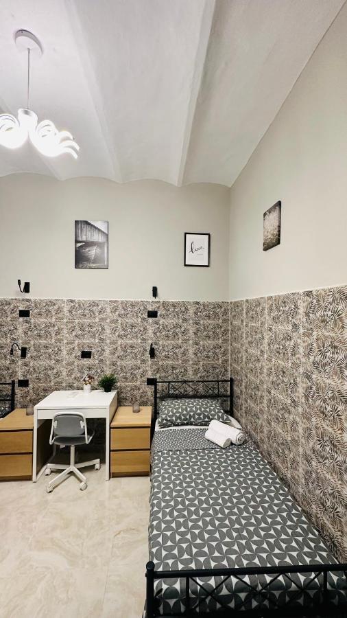 Standard Twin Room with Shared Bathroom,1475120008:JPEG