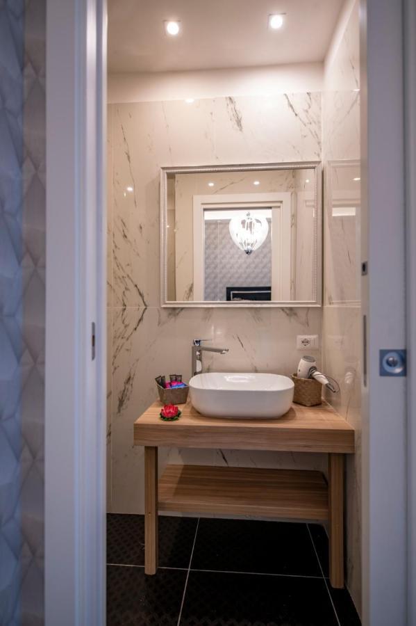 Double Room,1480536788:JPEG
